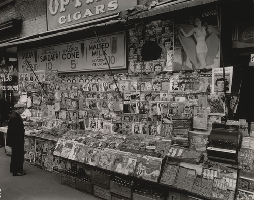 Berenice Abbott: Newstand; 32nd Street and Third Avenue. Nov. 1935