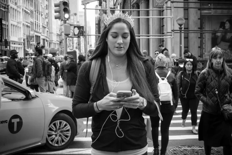 Tiara and Phone, Prince & Broadway, 2017